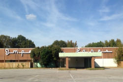 The longstanding bowling alley will be razed to make way for a Planet Fitness facility.